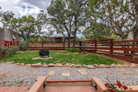 Pet Friendly Pinon Heaven Bed & Breakfast Canada de los Alamos Exterior photo