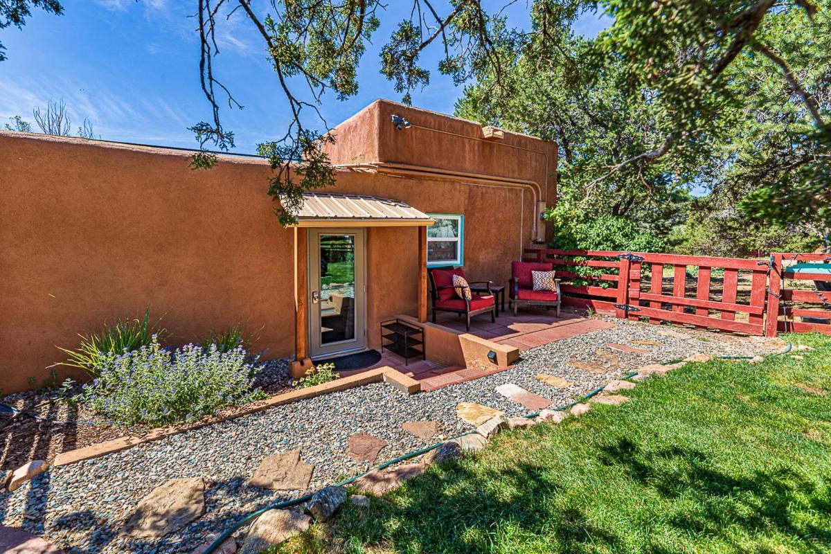 Pet Friendly Pinon Heaven Bed & Breakfast Canada de los Alamos Exterior photo